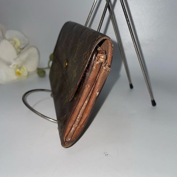 Authentic Louis Vuitton Monogram Sarah Wallet - Picture 4 of 14